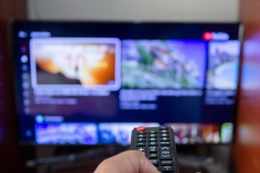 Televizyon yayını izleyin ve uzaktan kumanda, yayın platformu kullanın