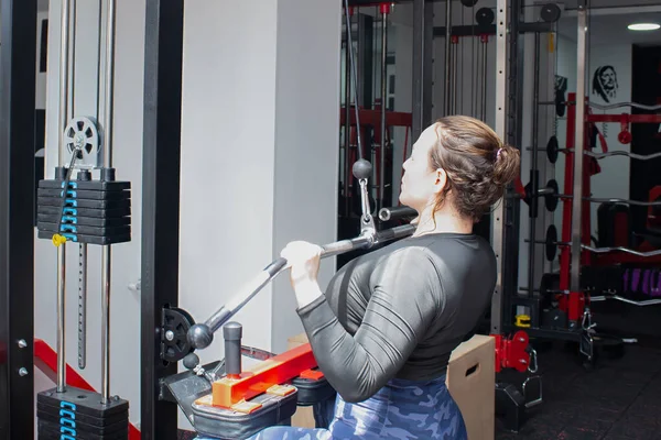 Femme Sportive Faisant Exercice Avec Plaque Poids Dans Salle Gym — Photo