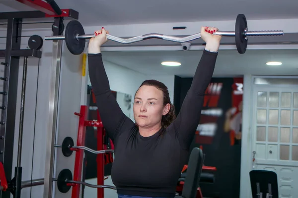 Femme Sportive Faisant Exercice Avec Plaque Poids Dans Salle Gym — Photo