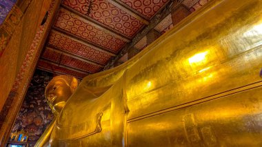 Bangkok, Tayland - 11 Kasım 2024 Wat Pho 'da uzanan muhteşem Buda