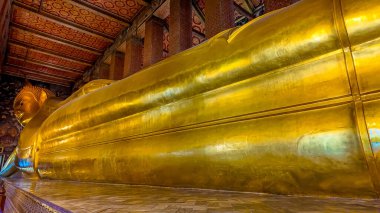 Bangkok, Tayland - 11 Kasım 2024 Wat Pho 'da uzanan muhteşem Buda