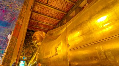Bangkok, Tayland - 11 Kasım 2024 Wat Pho 'da uzanan muhteşem Buda