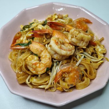 Karides Pad Thai, Tayland usulü kızarmış erişte ve karides.