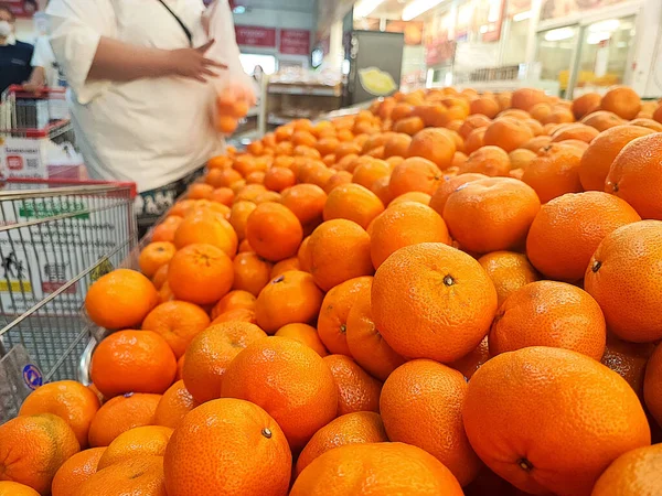 Oranges in the supermarket. Shallow depth of field. Selective focus.