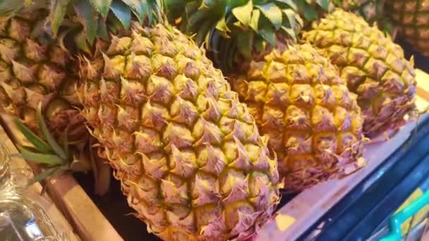 Stormarknad Fruktdelen Vegetarianism Och Hälsosam Kost Koncept Drakfrukt Ananas — Stockvideo