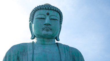 Büyük Buda (Daibutsu) stucco buddha, Tayland 'ın kuzeyinde Lampang Eyaleti' nde Mae Tha 'nın Wat Doi Phra Chan Budist Tapınağı' ndaki Daibutsu Buda heykeli..