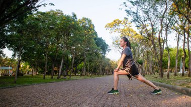  Genç Asyalı Spor Kadın Egzersizi Kamu Park Arkaplanı - Yaşam Tarzı Egzersizi Konsepti