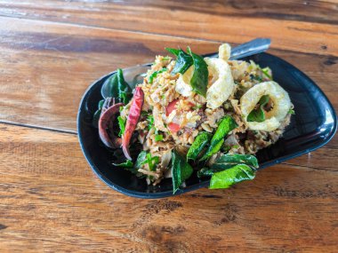Kuzey Tayland 'ın acılı ve kişniş baharatlı yemekleriyle köri ezmeli Jackfruit..