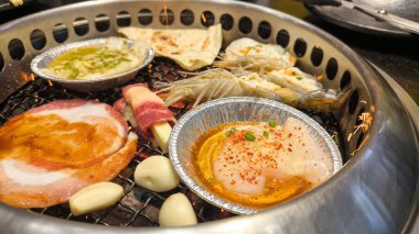 Kore geleneksel ızgara domuz eti.