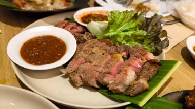 Izgara striploin biftek dilimlenmiş 