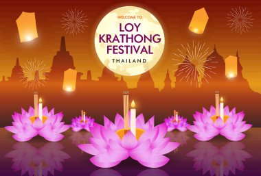 Loy Krathong Festivali nilüfer çiçeği kasesi tütsü çubukları ve suyun üzerinde yüzen mumlardan oluşuyor. Arka planda güzel bir tapınak var. Yüzen fenerler ve havai fişekler var.