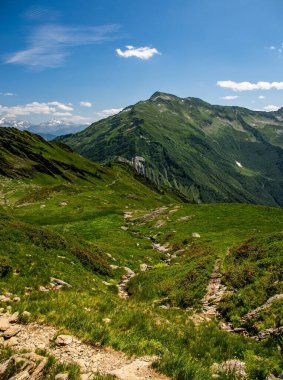 Fransız Alplerindeki Majestic Grand Arc Dağları