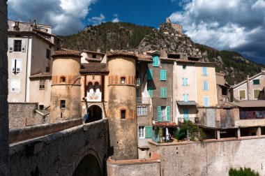 Entrevaux 'nun kırsal cazibesi. Güney Fransa' nın göbeğine yerleşmiş bir ortaçağ köyü..