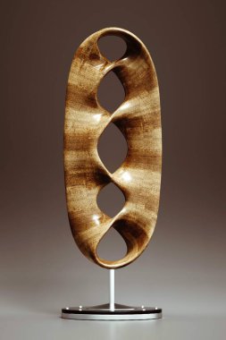 Geometrik şekilli ve çağdaş tasarımı olan gelecekçi 3D bilgisayar destekli heykel.