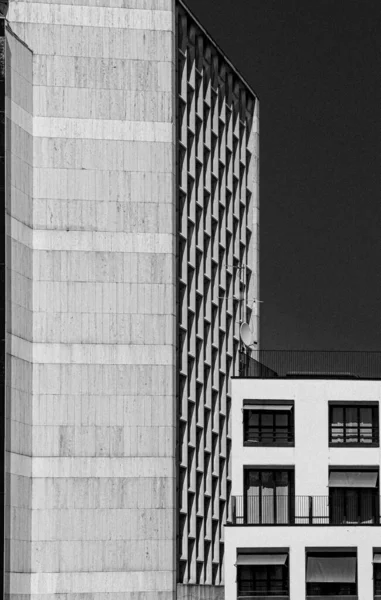 Megdöbbentő Fekete Fehér Fénykép Rögzíti Építészeti Elegancia Egy Kortárs Városi — Stock Fotó