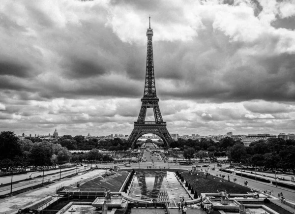Потрясающее Черно Белое Фото Запечатлевшее Легендарную Эйфелеву Башню Трокадеро Париж — стоковое фото