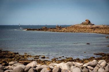 Cotes d 'Armor, Brittany, Fransa kıyılarında, deniz, güneş ve Grande ile baş döndürücü bir yaz manzarası..