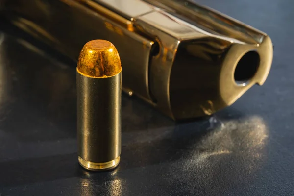 Close Photo 50Ae Caliber Cartridge Gold Color Desert Eagle Pistol — Stock Photo, Image