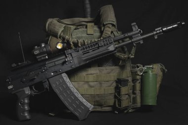 Rus AK 12 modern tüfek ve askeri teçhizat. 