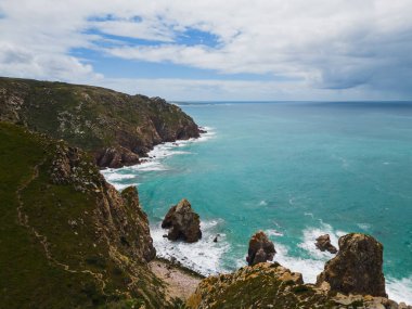 Cabo da Roca, Portekiz 'de yer alan Avrasya kıtasının en batı noktasıdır. İHA hava fotoğrafı. 