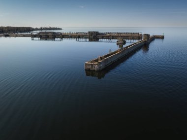 Sovyet askeri denizaltı üssü Hara, Estonya 'da, İHA' dan çekilmiş bir fotoğraf.. 