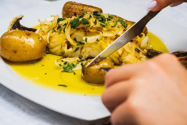 Geleneksel Portekiz morina yemeği Bacalhau, yakın plan fotoğraf.