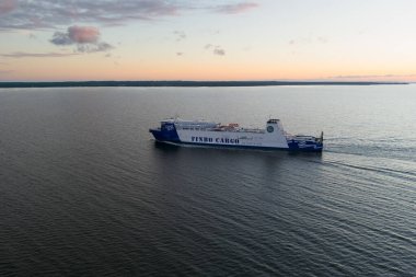 Estonya, Muuga 2 Temmuz 2024 Yolcu gemisi Eckero bir yaz akşamı Muuga limanına hareket eder.. 