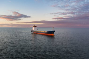 Baltık Denizi 'nde boşaltılmış kargo gemisi, İHA' dan çekilmiş fotoğraf.. 