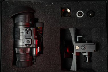 Görüntü yoğunlaştırıcı tüp ve kask montajlı Askeri Gece Görüşü Monoküler.