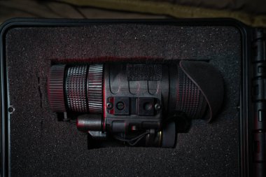 Görüntü Yoğunlaştırıcı Tüplü Askeri Gece Görüşü Monoküler, Kapat.