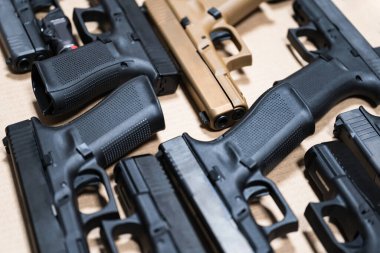 Ateşli silahlar, 9mm plastik çerçeveli yeni tabancalar..