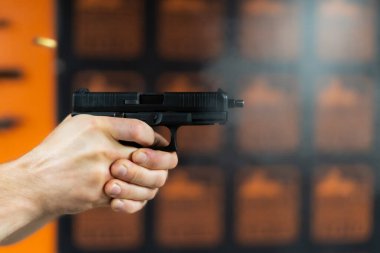 Atış poligonunda 22 kalibrelik küçük bir tabancadan yapılmış..