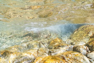 Saint-Jean-Cap-Ferrat, Fransız Riviera 'sında Kristal berrak sualtı deniz manzarası.