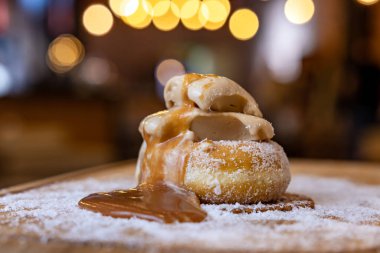 Donut Tabağı Dondurma ve Hindistan cevizi