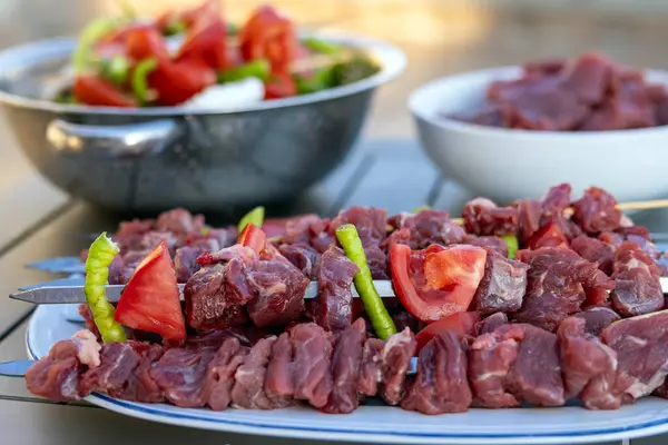 Biber ve Domatesli Et Şişleri