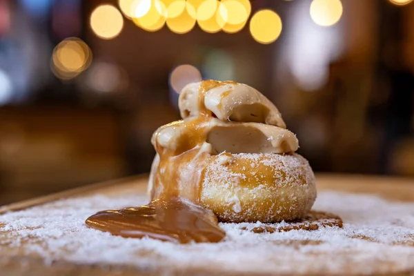 Donut Tabağı Dondurma ve Hindistan cevizi