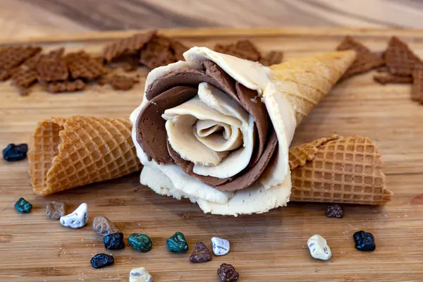 Dragee Dondurma Gül Külahı Ahşap