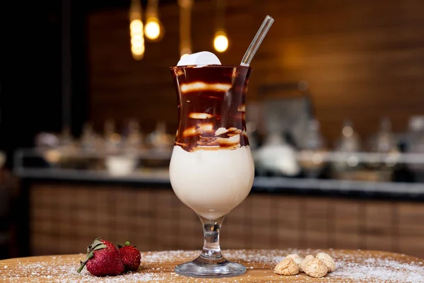 Lezzetli Çikolatalı Milkshake üzerine lokum