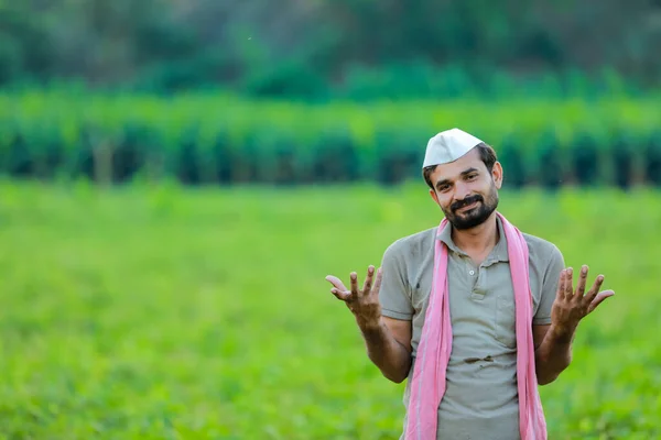 Maharashtra Bak Çiftçi Mutlu Çiftçi Cwopea Çiftliğinde Duruyor — Stok fotoğraf