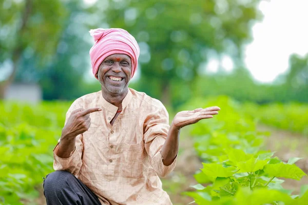 stock image Indian happy farmer showing empty hands, happy old poor farmer