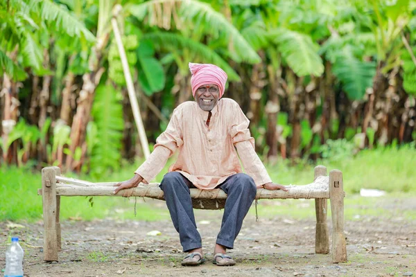 幸せなインド農家 バナナ植物 古い貧しい農民 労働者 — ストック写真