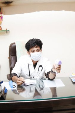 Hintli doktor kontrol sıcaklığı, zeki Hintli doktor.