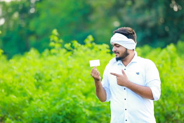 Agricultor Indiano Segurando Cartão Atm Agricultor Feliz — Fotografia de Stock