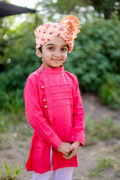 Feliz Filho Agricultor Indiano Use Sehra Crianças Maharashtrian Crianças Rular — Fotografia de Stock