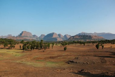 Maharashtra 'yı süsleyen geniş Sahyadri sıradağları.
