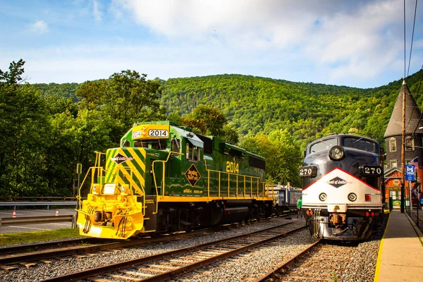 Jim Thorpe, PA - 5 Ağustos 2023 Poconos dağlarında bisiklet treni, motorcularla gezmeye hazır.