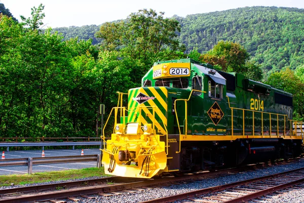 Jim Thorpe, PA - 5 Ağustos 2023 Poconos dağlarında bisiklet treni, motorcularla gezmeye hazır.