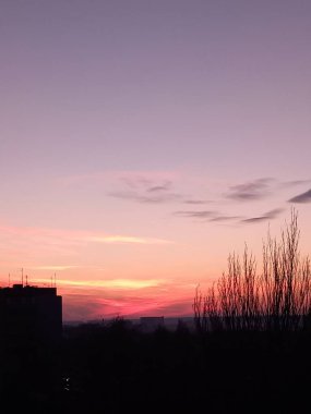 Şehrin üzerinde gün batımı