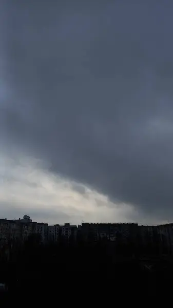 Şehrin üzerinde güzel bir gün batımı