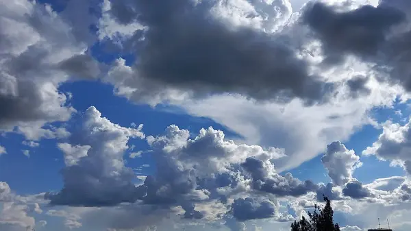 Gökyüzündeki bulutlar